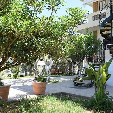 Central House With Quiet Garden Kissamos Exterior photo